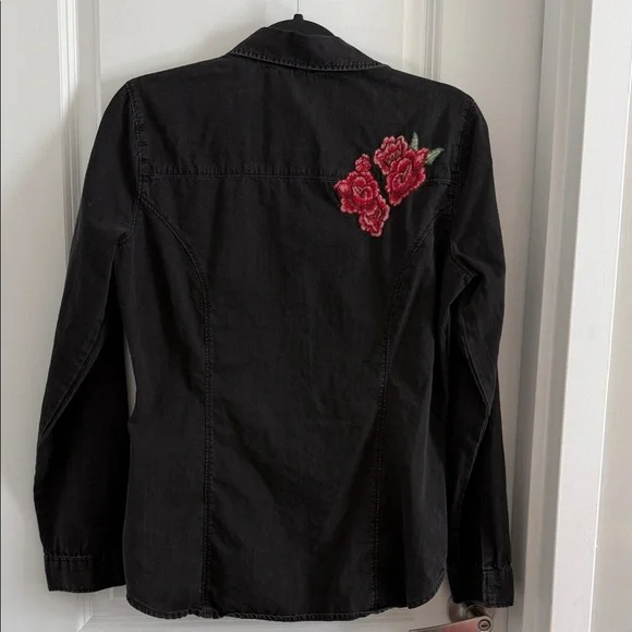 Guess Charcoal Shirt with Bold Red Label - Picture 6 of 7